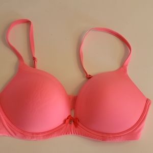 Victoria Secrets Body by Victoria no wire 38C
